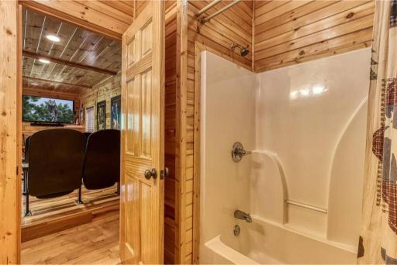 Dreams Come True With This Luxury Cabin! 개틀린버그 외부 사진